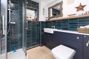 Ensuite- click for photo gallery